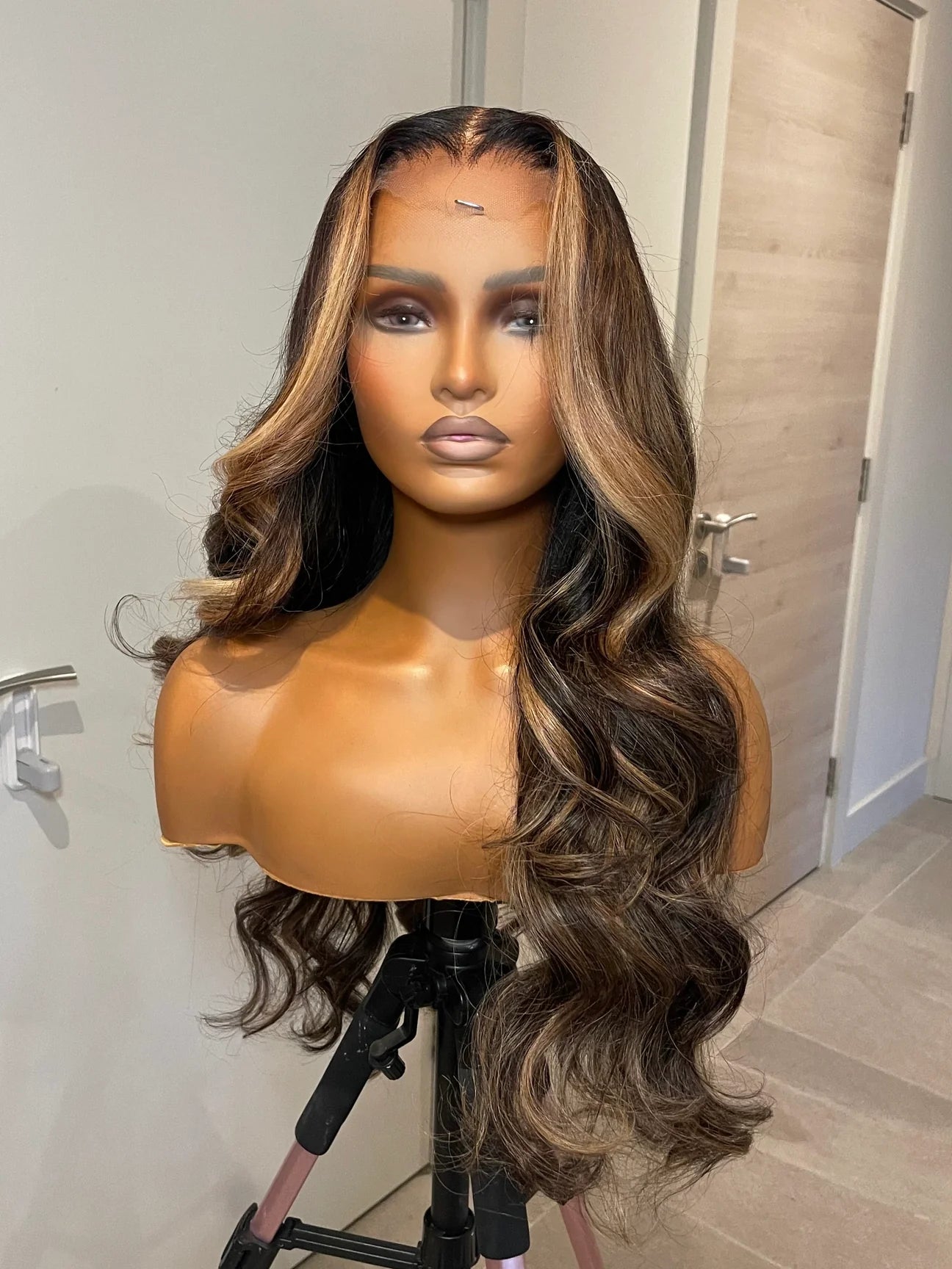 peluca ondulada de pelo natural. Peluca 100% human hair. Pelucas en Madrid. Pelucas cerca de mi. Pelucas para negras