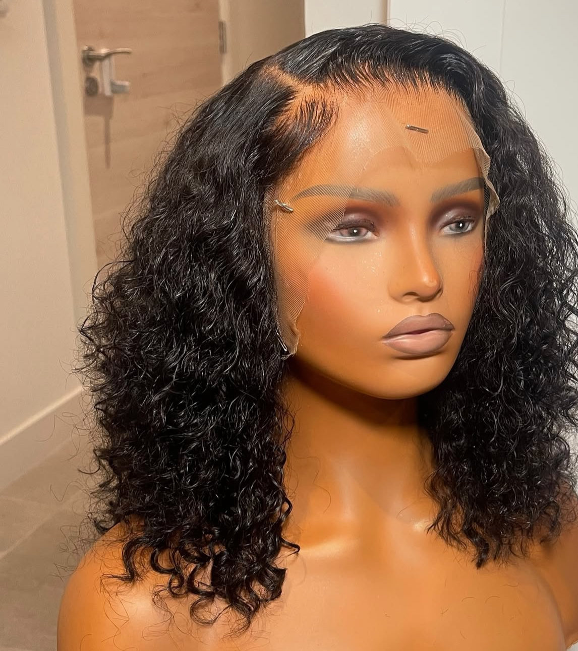 peluca rizada de pelo natural. Peluca 100% human hair. Pelucas en Madrid. Pelucas cerca de mi. Pelucas para negras