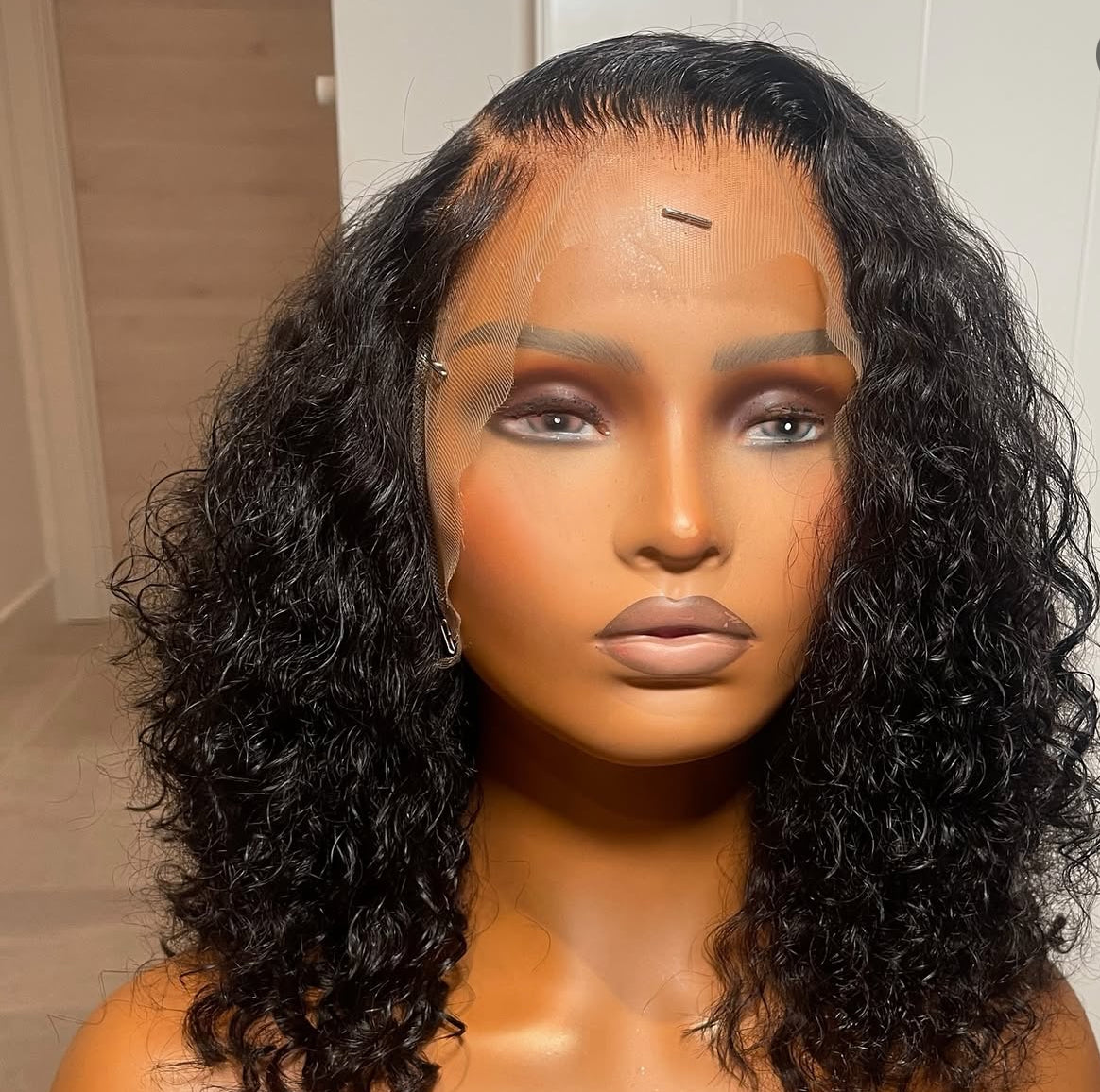 peluca rizada de pelo natural. Peluca 100% human hair. Pelucas en Madrid. Pelucas cerca de mi. Pelucas para negras