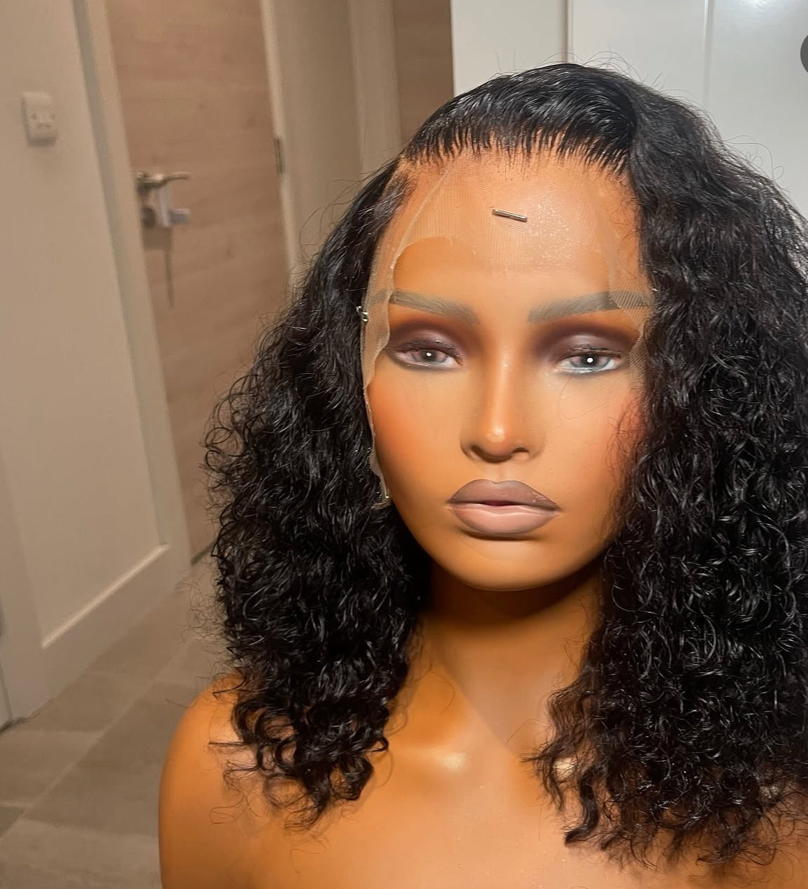 peluca rizada de pelo natural. Peluca 100% human hair. Pelucas en Madrid. Pelucas cerca de mi. Pelucas para negras