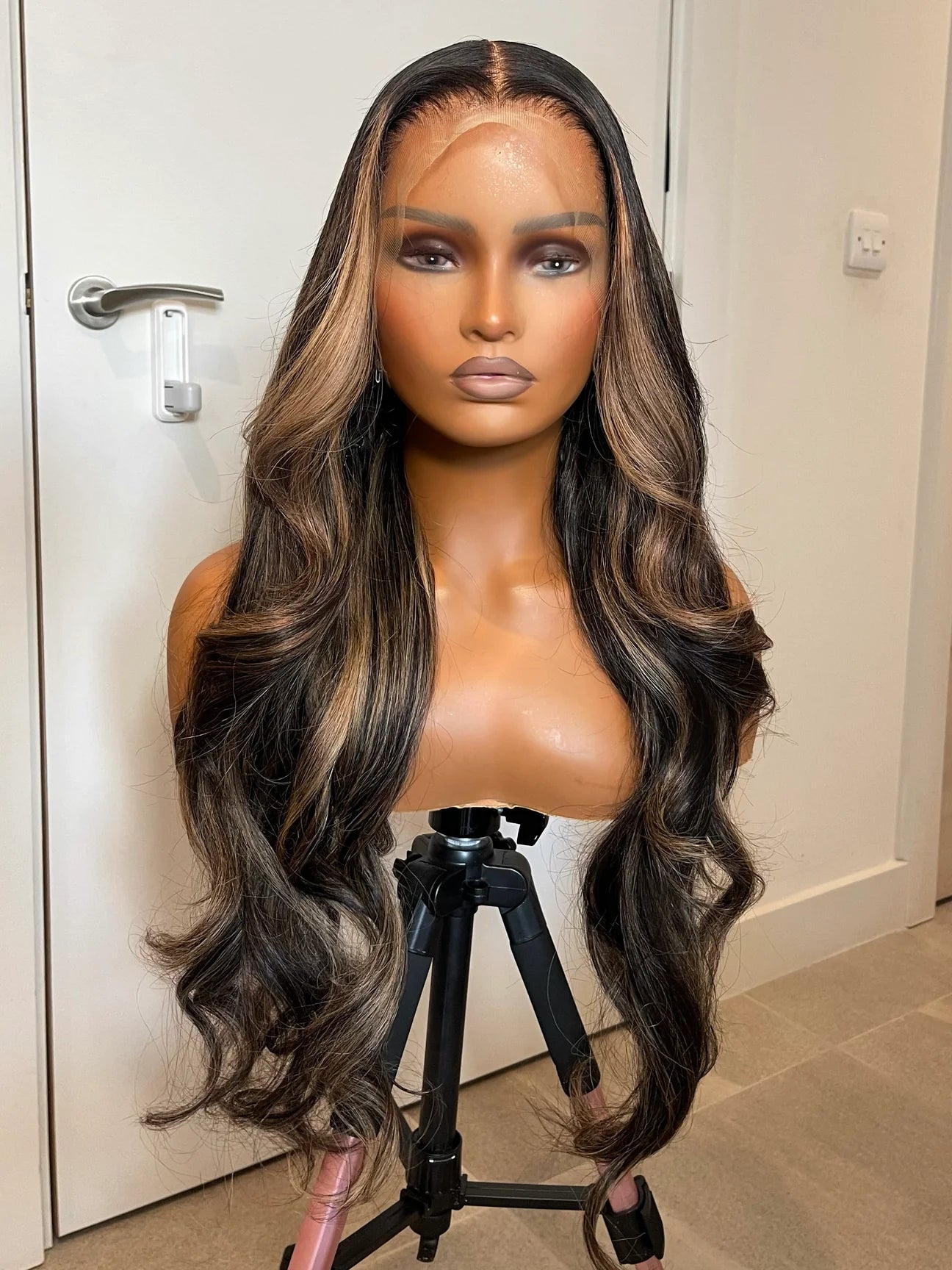 peluca rizada de pelo natural. Peluca 100% human hair. Pelucas en Madrid. Pelucas cerca de mi. Pelucas para negras